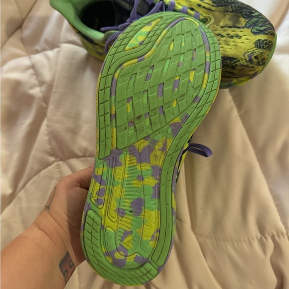 ASICS - Picture 2 of 3